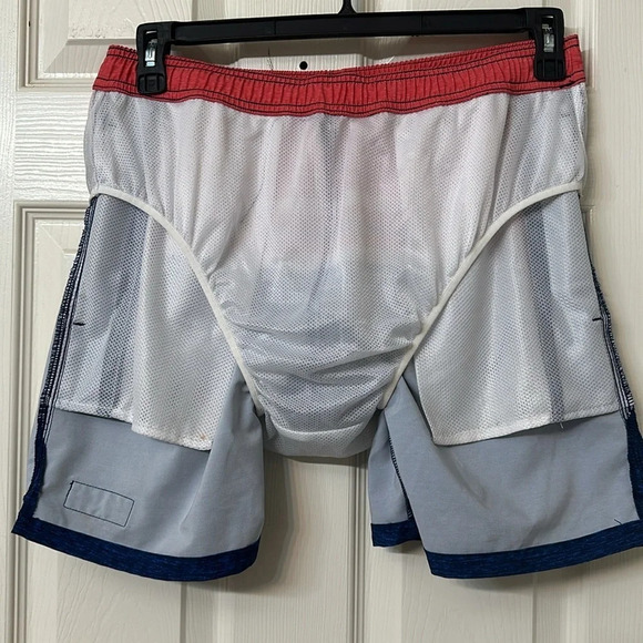 Vineyard Vines Men’s Red White Blue Swim Trunks Size Small - Picture 5 of 11